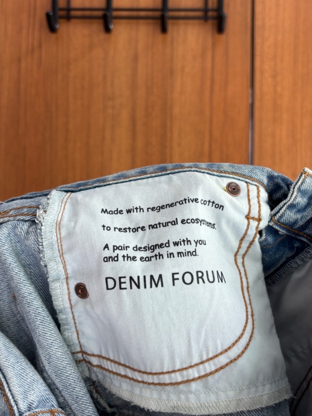 Aritzia Denim Forum The '90s Mid-Rise Cargo Mini Skirt Light Wash - Size 24 - Picture 12 of 16